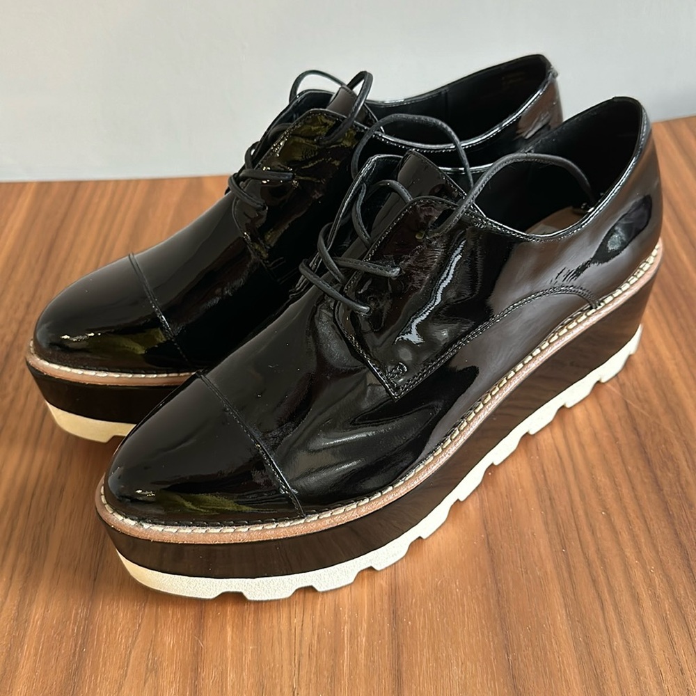 DKNY UPTOWN OXFORD BLACK PATENT LEATHER size 8.5 worn just one time! ❤️